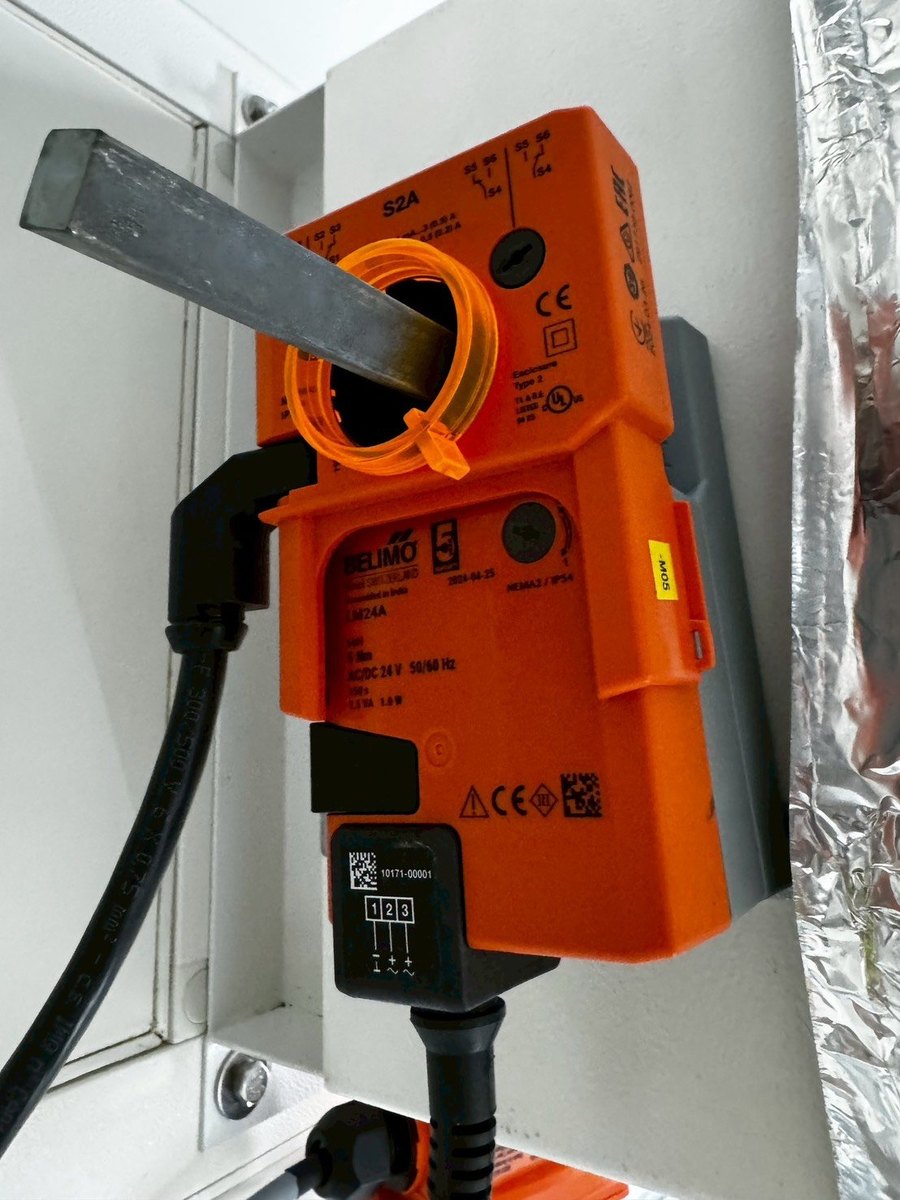 หัวขับบานปรับลม BELIMO LM24A 24V (Electric Return) ติดตั้งหน้างานจริง